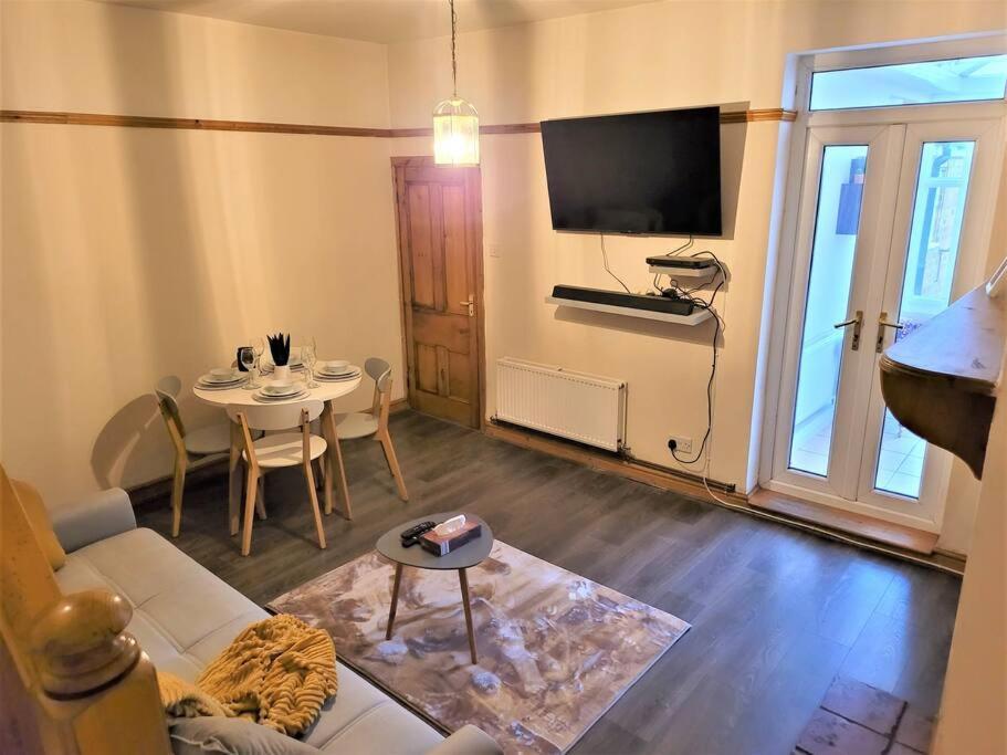 Nice 4-Bedroom Vacation Home With Indoor Fireplace Ουέλινγκτον Εξωτερικό φωτογραφία